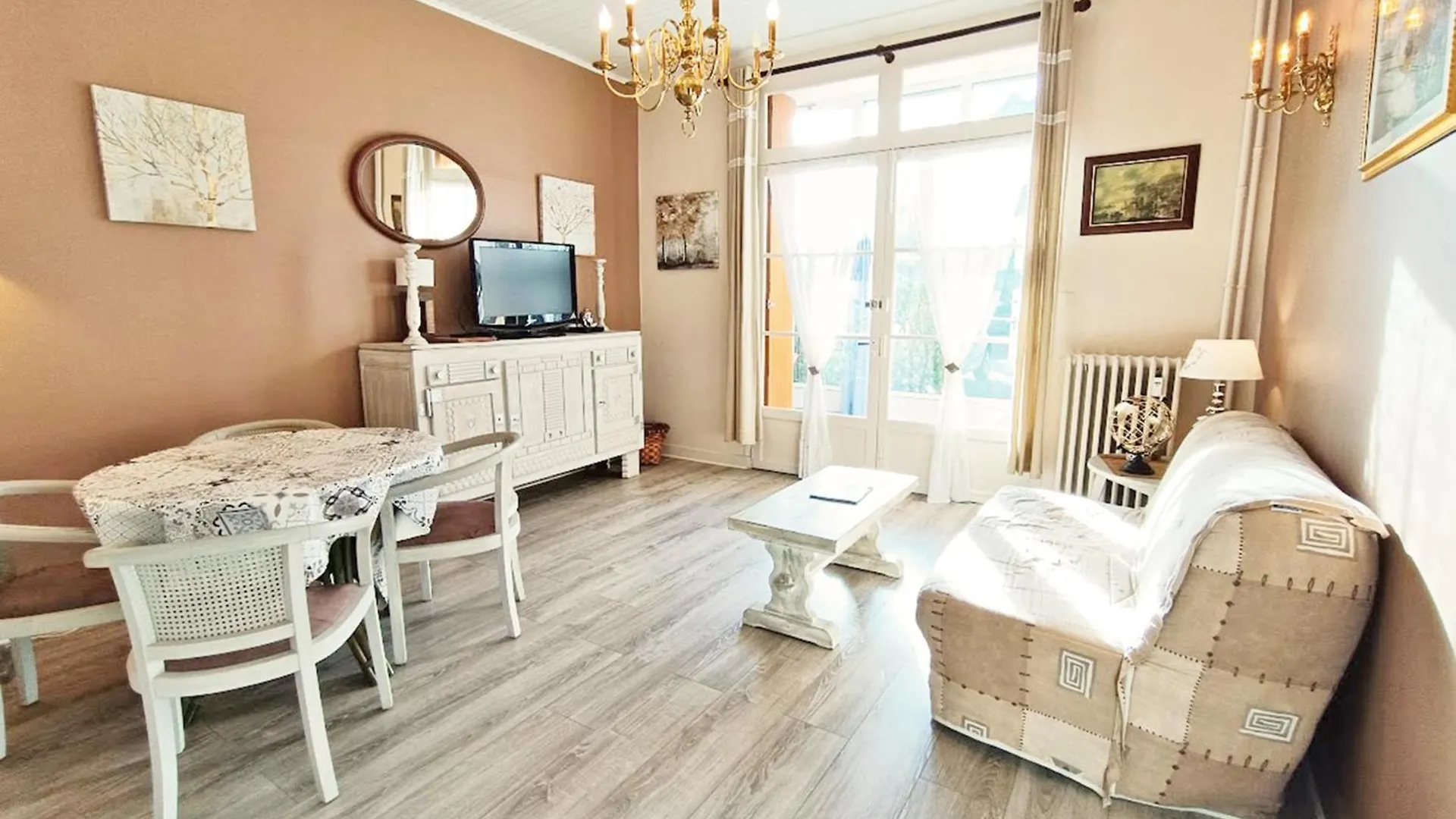 Le Petit Paradis, T3, Wifi, Parking, Veranda Bagnères-de-Luchon
