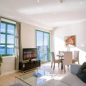 https://seafront-apt-with-elevator-and-french-balcony.hotelsinbergen.net