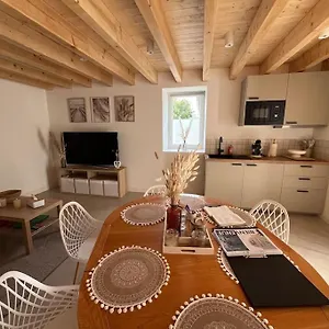 https://maison-6-couchages-entirement-rnove.hotels-rhonealpes.com